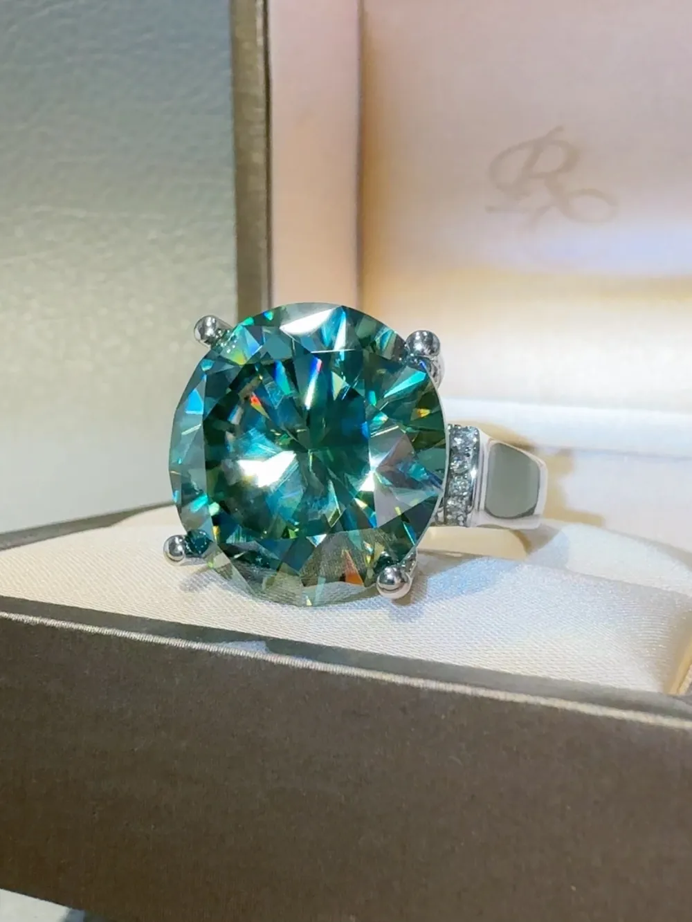 20 Carat Moissanite 925 Sterling Silver Ring - Image 7