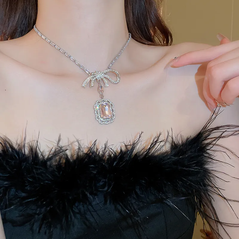 Alloy Crystal Geometric Pendant Necklace - Image 3