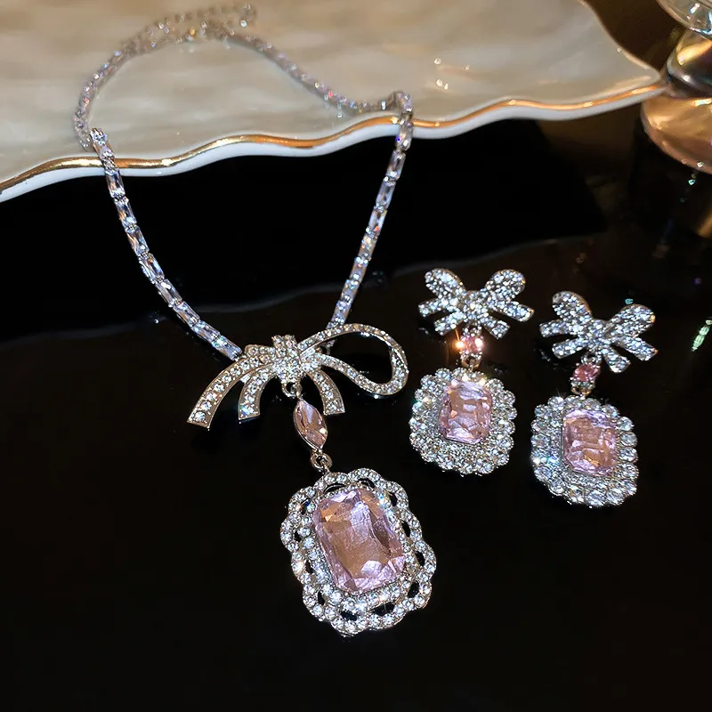 Alloy Crystal Geometric Pendant Necklace - Image 4