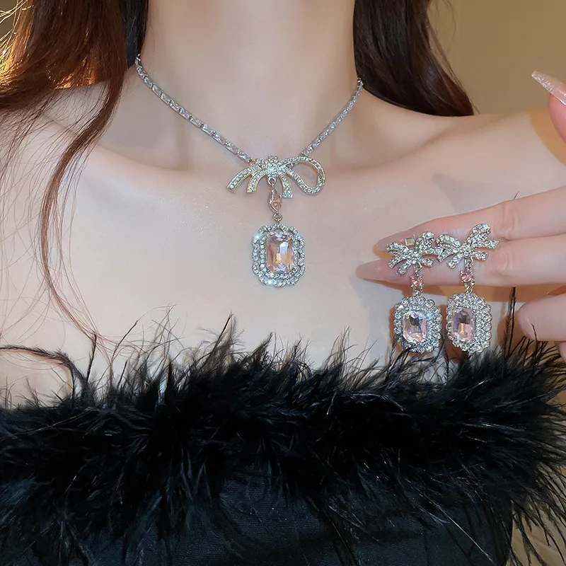 Alloy Crystal Geometric Pendant Necklace - Image 6
