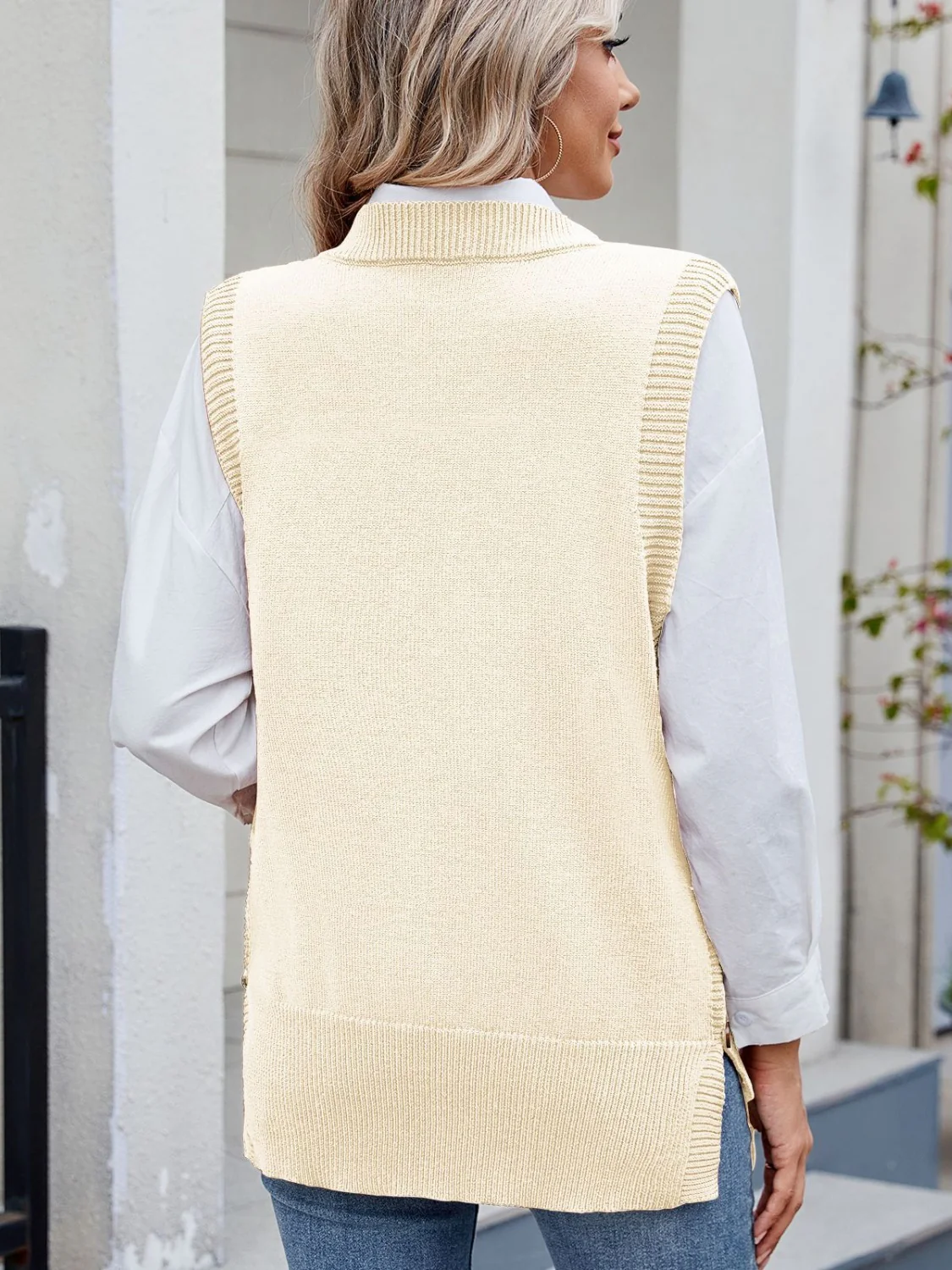 Buttoned Round Neck Sweater Vest - Image 12