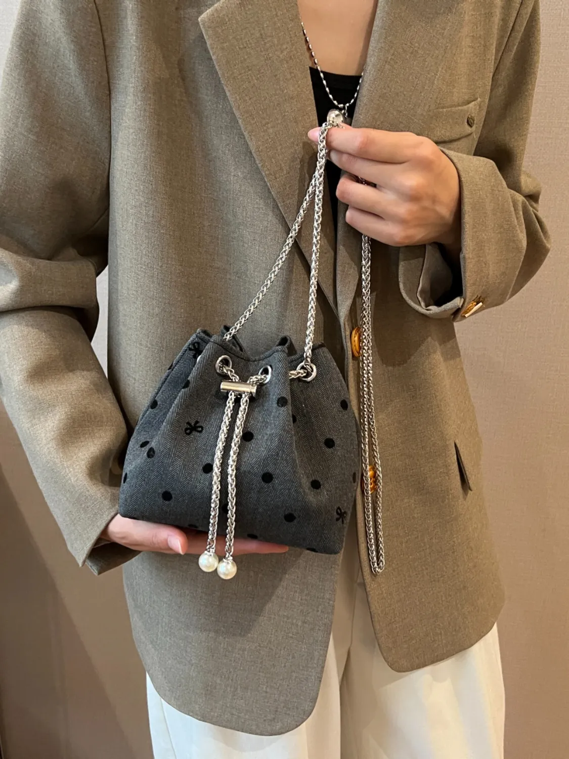 Chain Drawstring Bucket Bag - Image 5