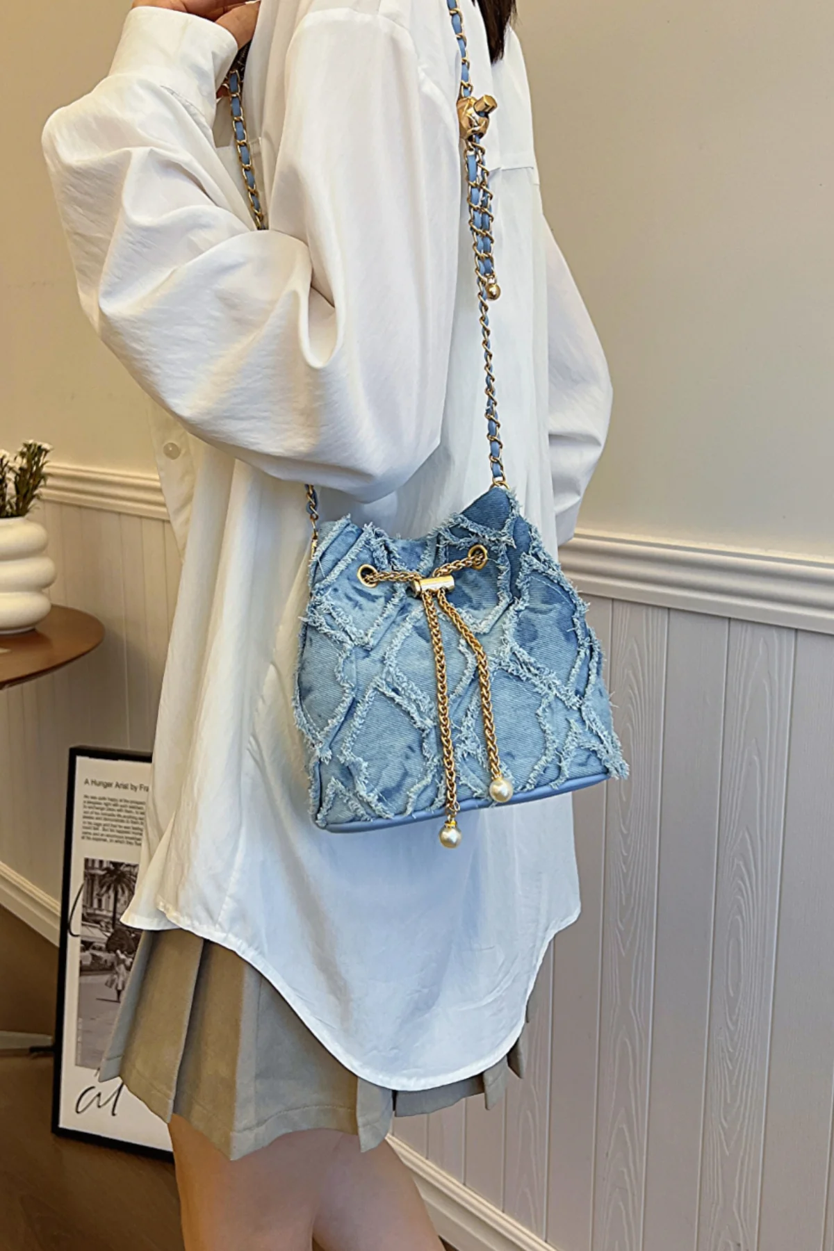 Chain Drawstring Raw Edge Denim Bucket Bag - Image 4
