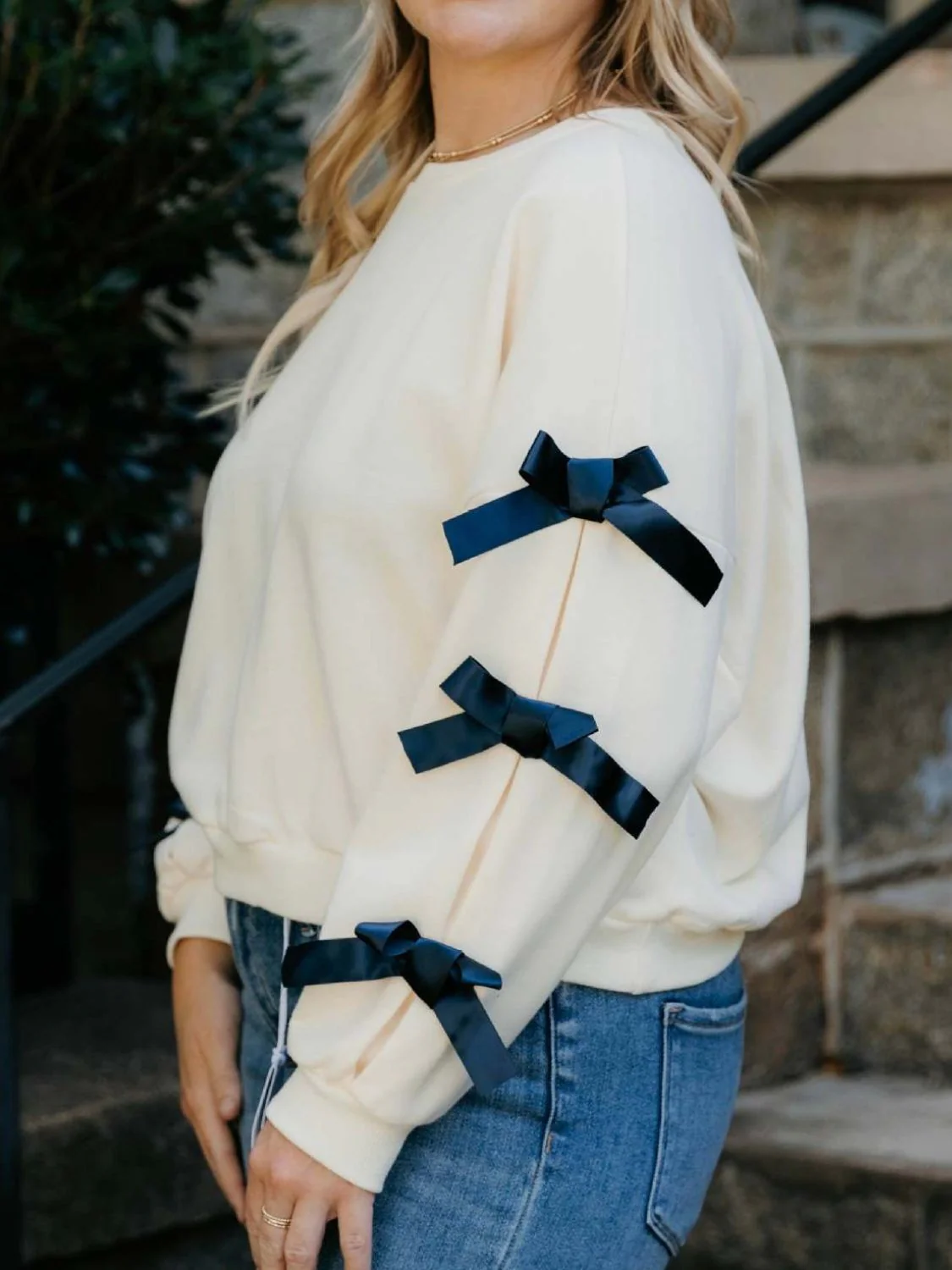 Contrast Bow Round Neck Long Sleeve Sweatshirt - Image 2