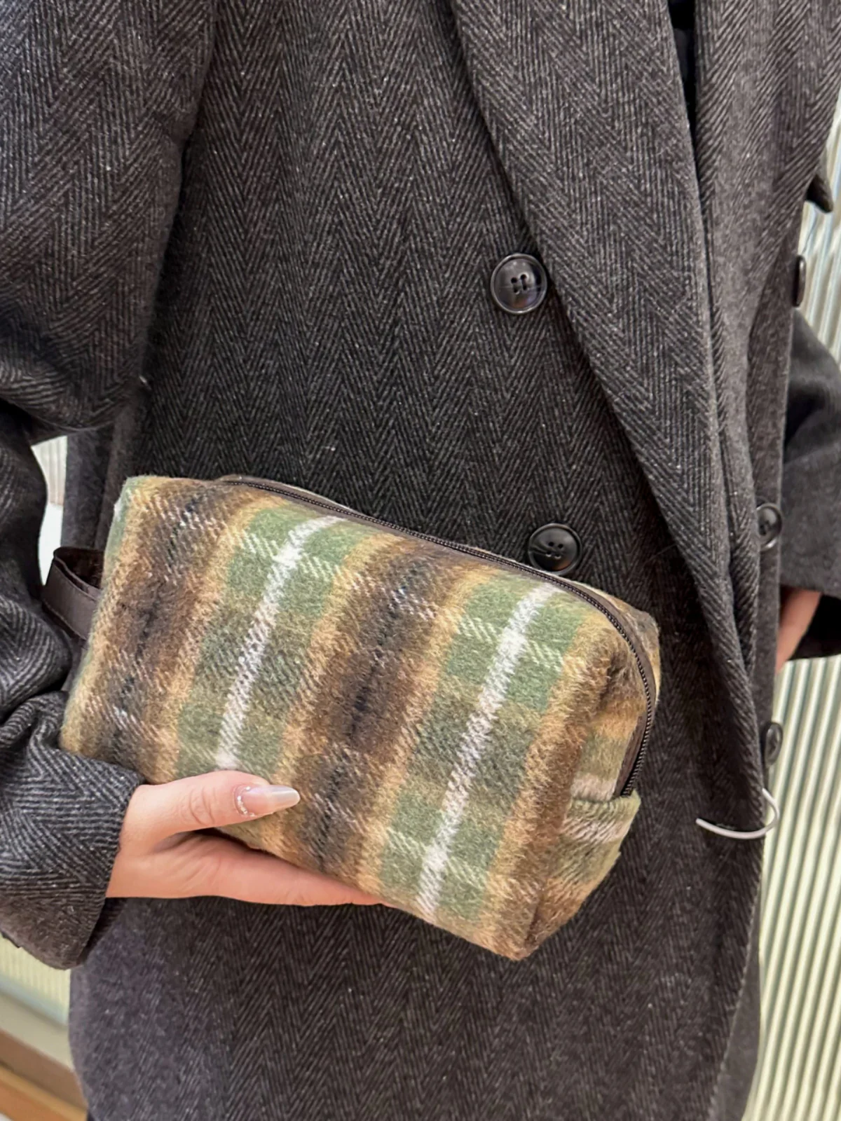 Contrast Plaid Clutch with Zipper - Image 18