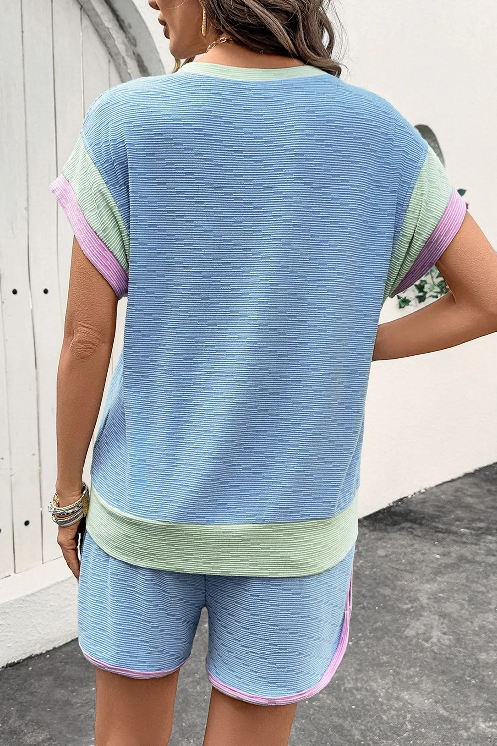 Contrast Round Neck Top and Shorts Set - Image 3