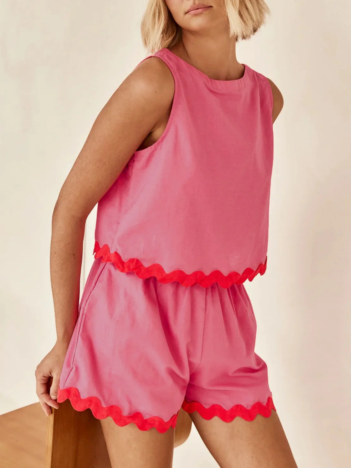 Contrast Trim Round Neck Tank and Shorts Set - Image 3
