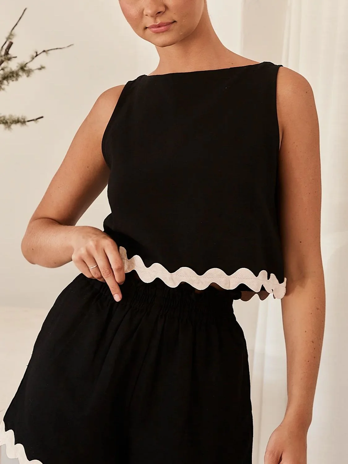 Contrast Trim Round Neck Tank and Shots Set - Image 7