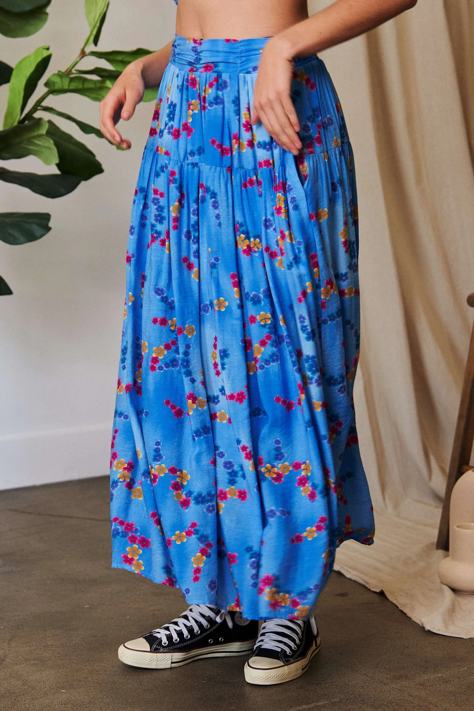 Davi & Dani Printed Smocking Waistband Ruffled Maxi Skirt - Image 5