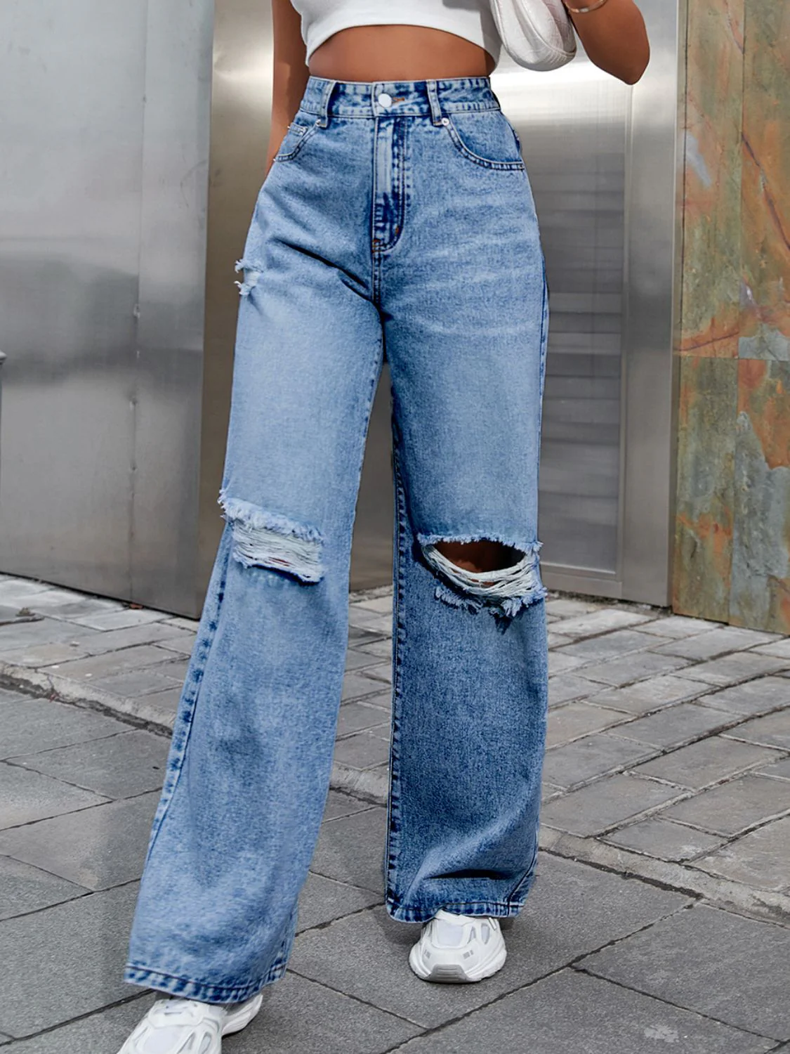 Distressed Wide Leg Jeans with Pockets - Image 4