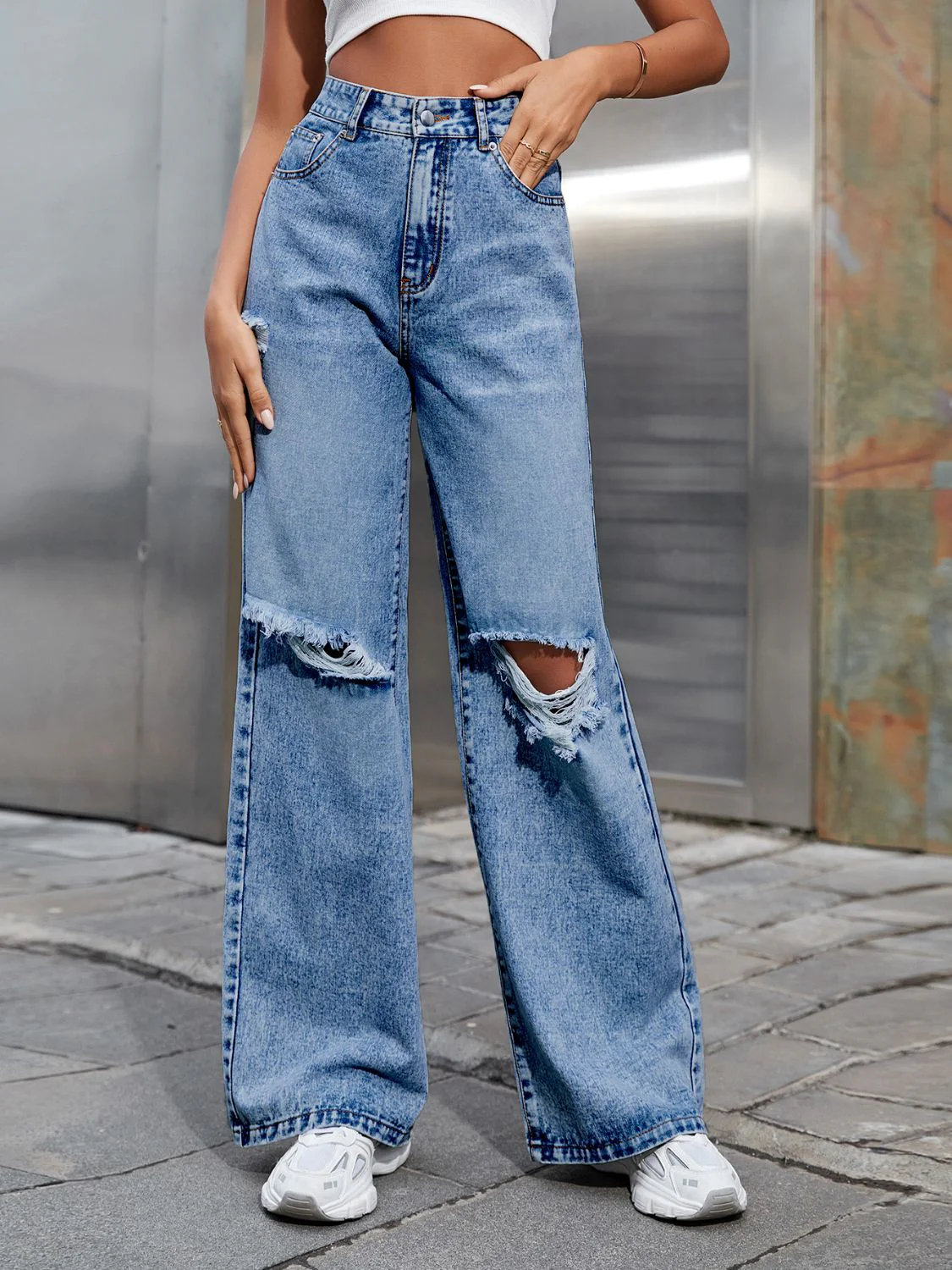 Distressed Wide Leg Jeans with Pockets - Image 5