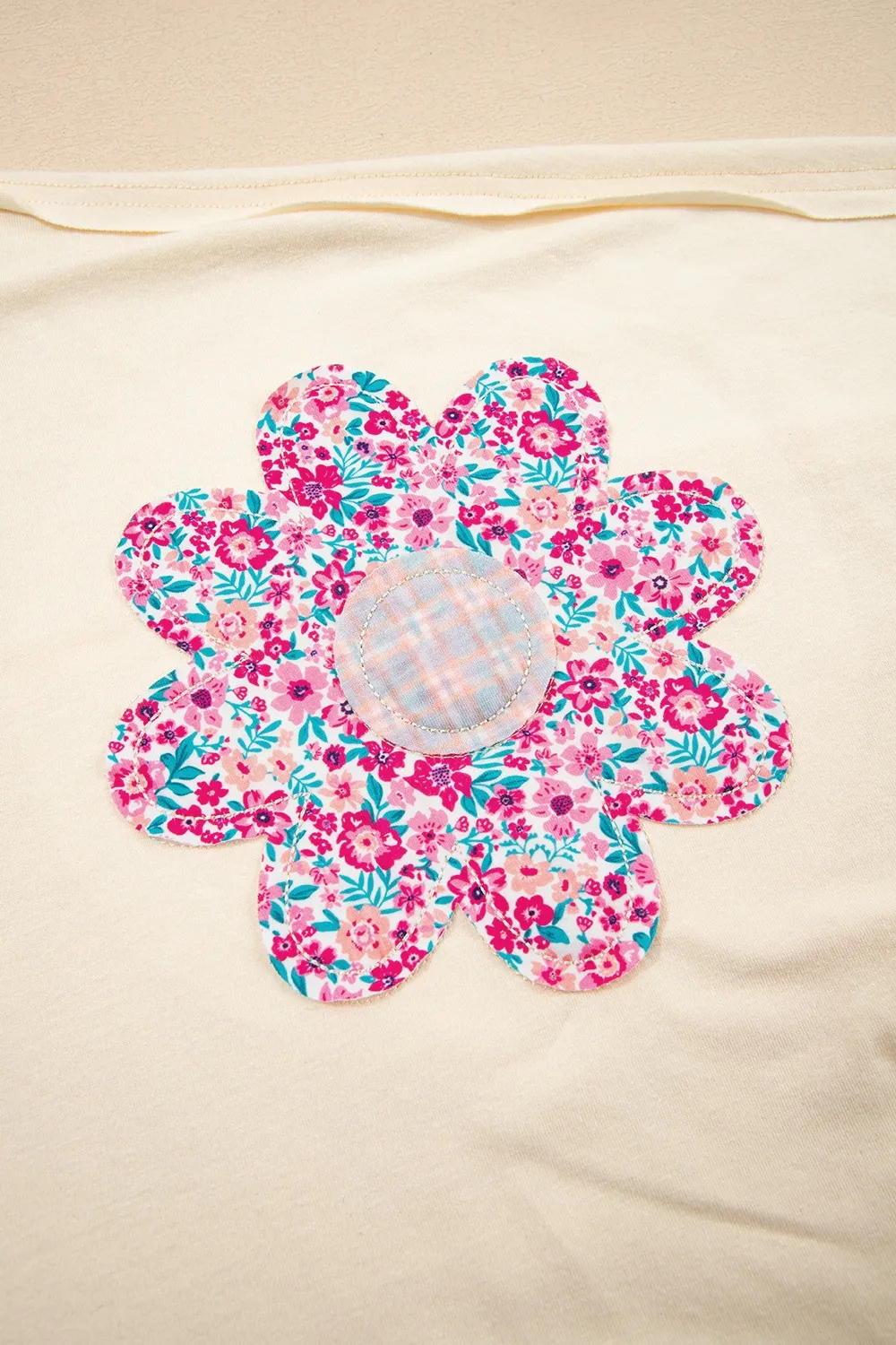 Flower Patched Exposed Stitching Trim Crew Neck Loose Tee - Image 6