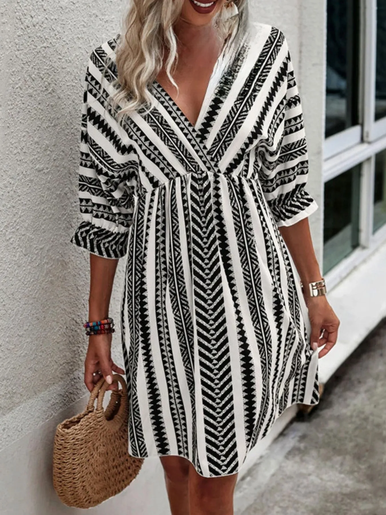 Geometric Print V-Neck Mini Dress - Image 4