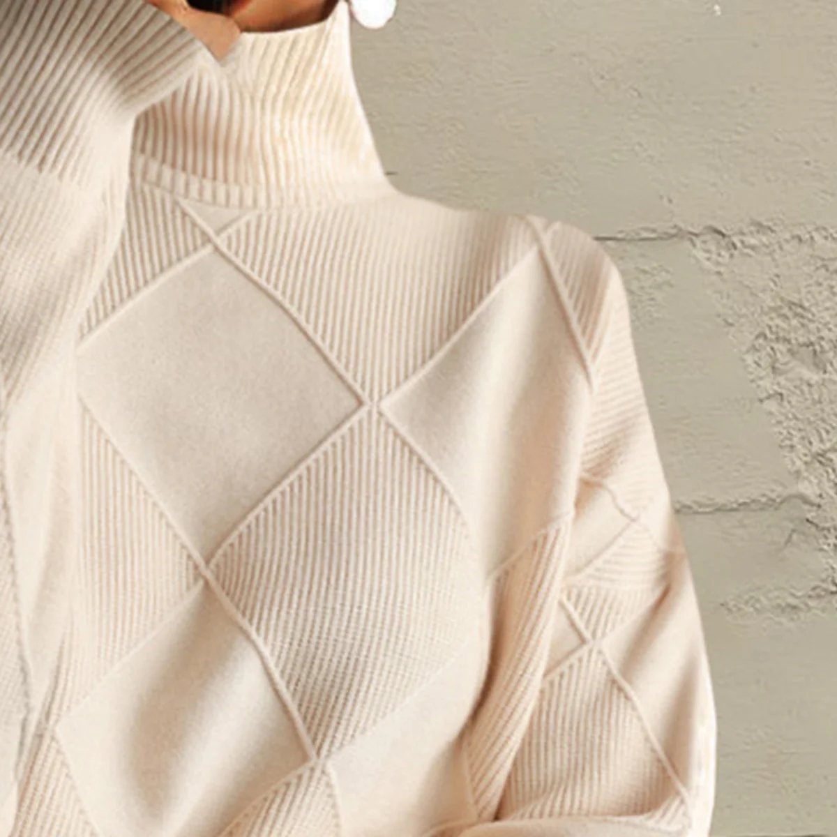 Geometric Turtleneck Long Sleeve Sweater - Image 9