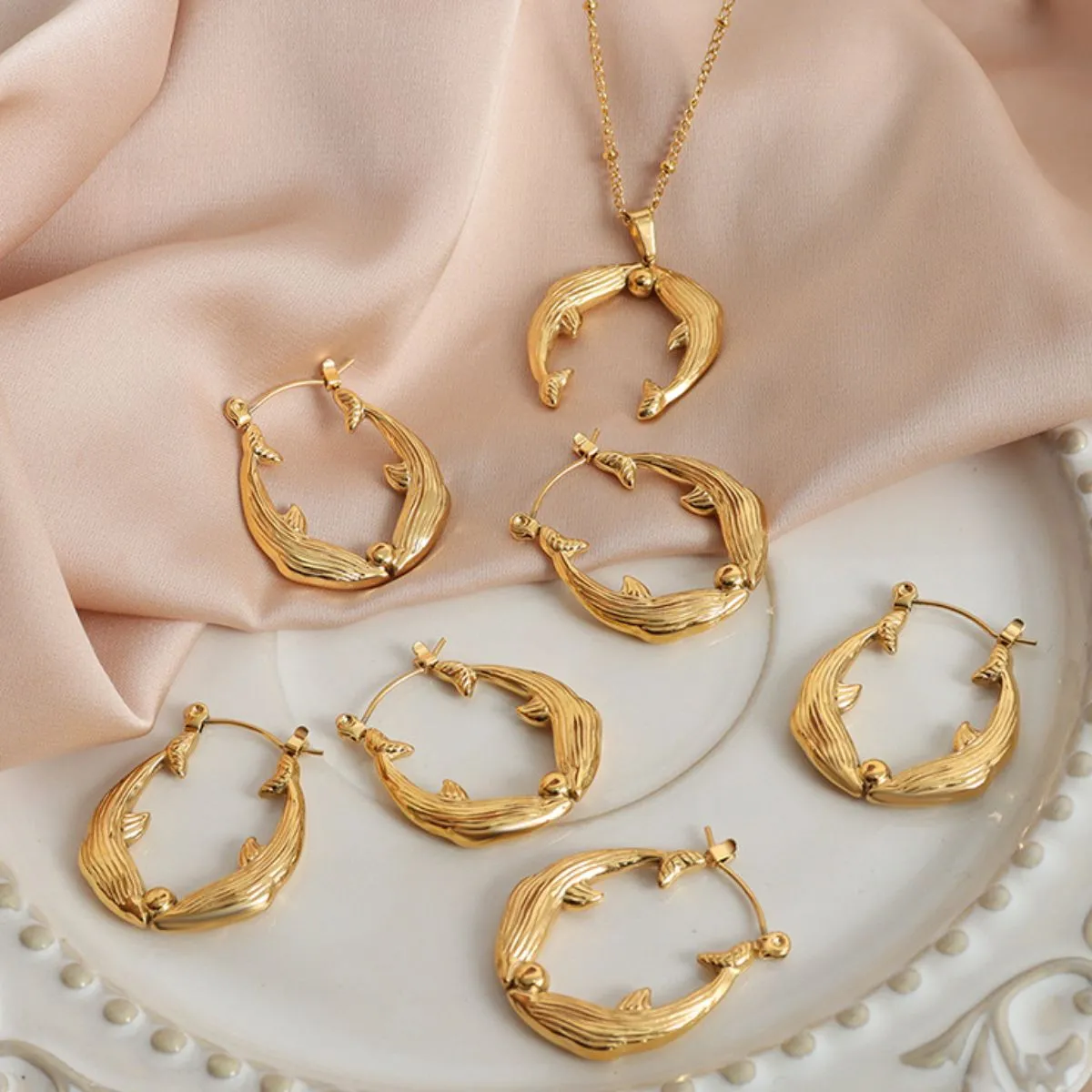 Gold Horseshoe Jewelry Set with Necklace and Earrings - Image 5
