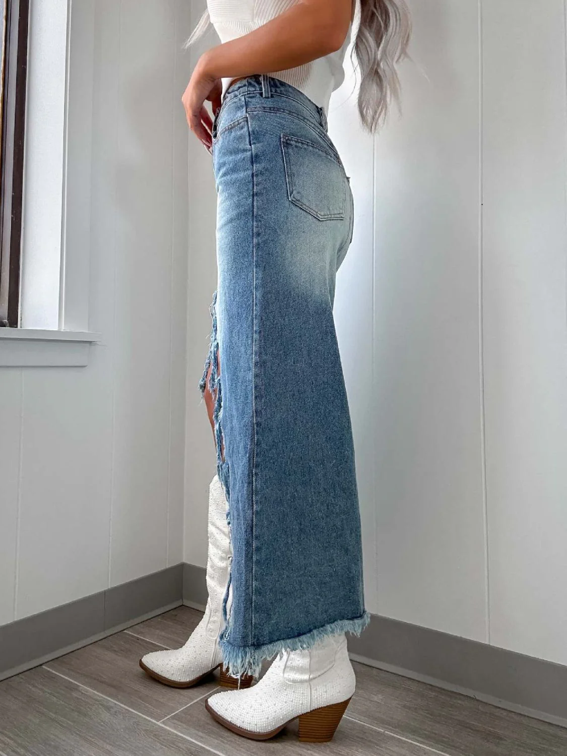 High-Waist Raw Hem Asymmetry Denim Skirt - Image 3