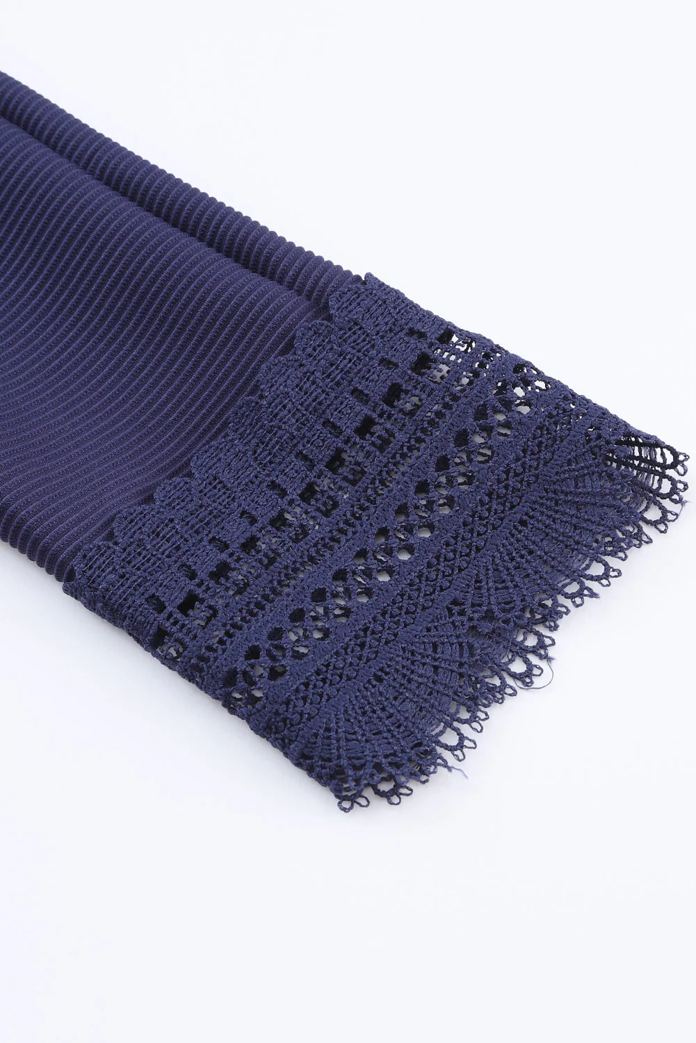 Lace Detail V-Neck Long Sleeve T-Shirt - Image 24