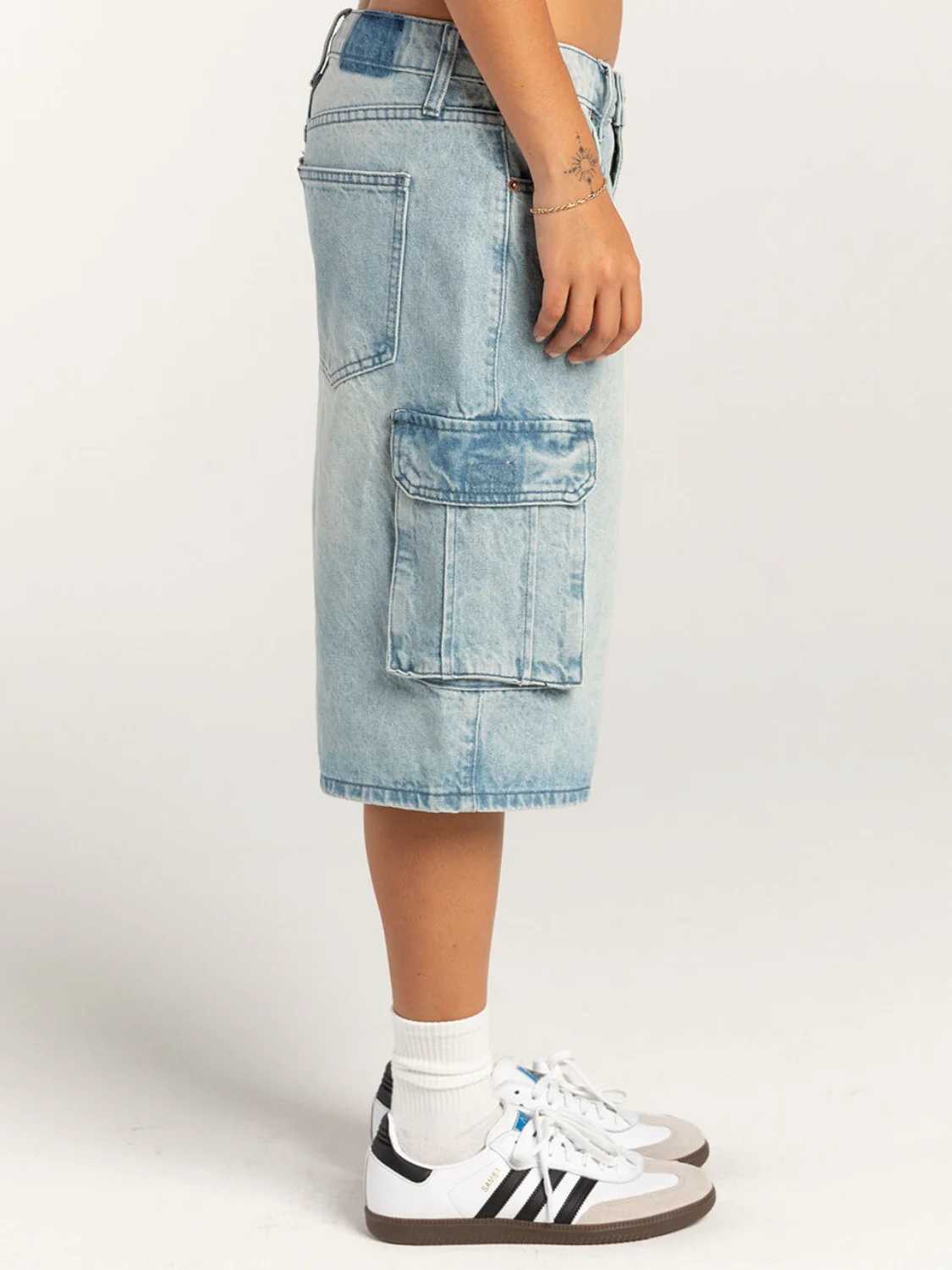 Mid-Rise Waist Denim Shorts with Pockets - Image 3