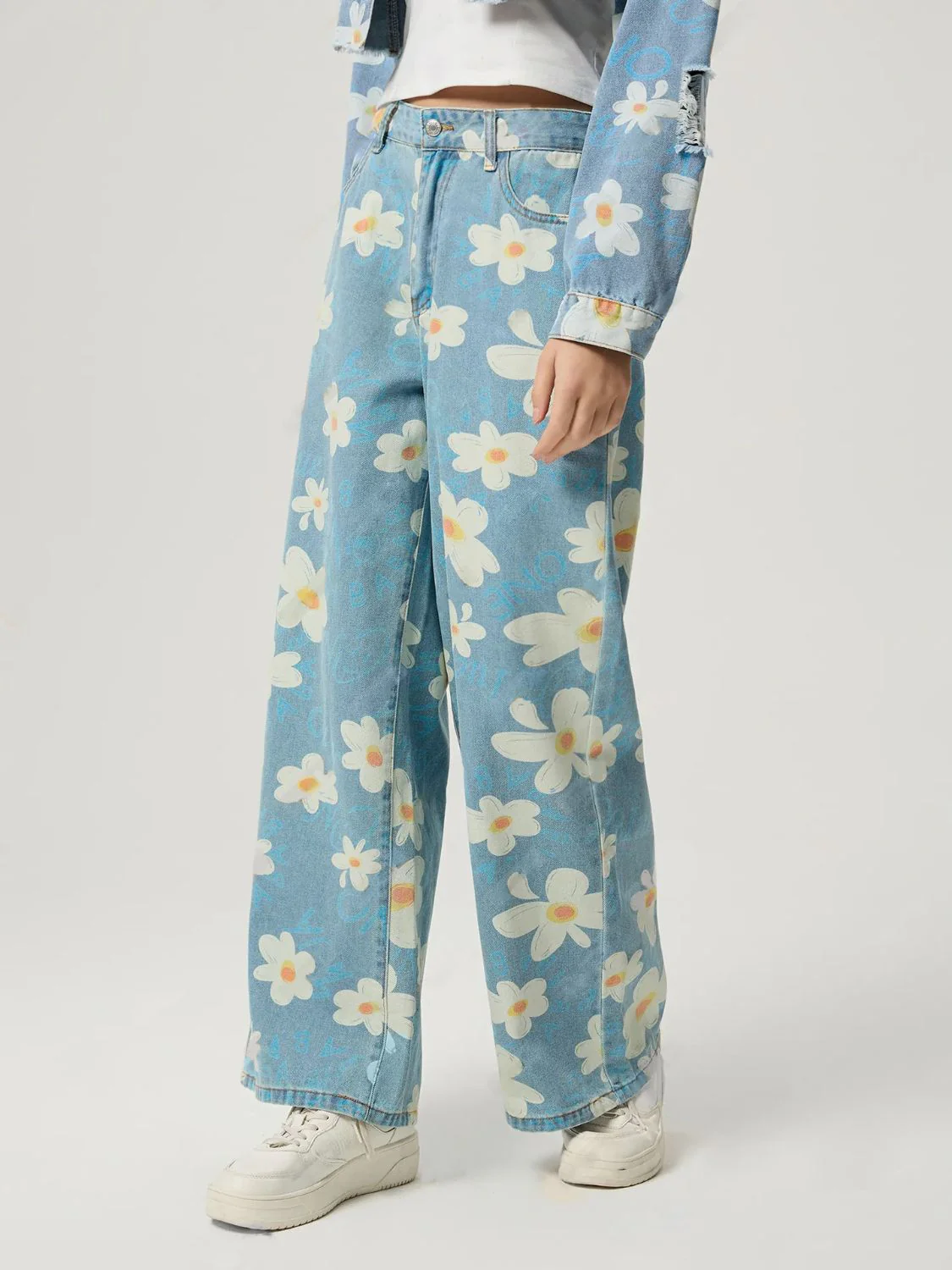 Pocketed Floral Wide Leg Jeans - Image 4