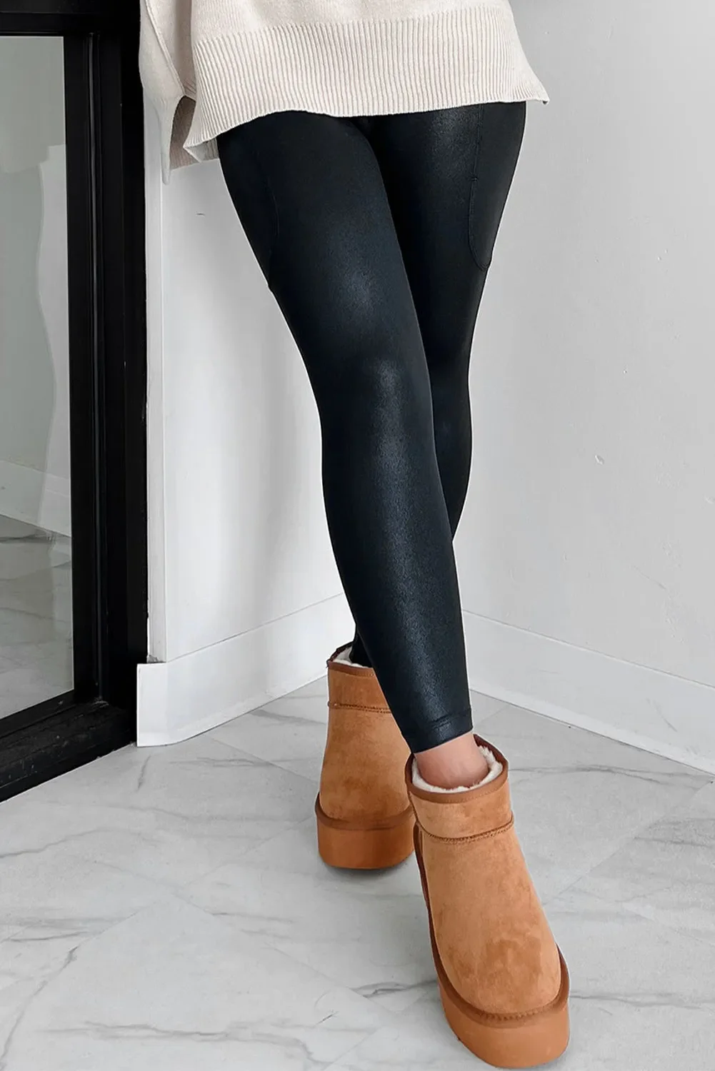 Pocketed V-Cut Waist Leggings - Image 2