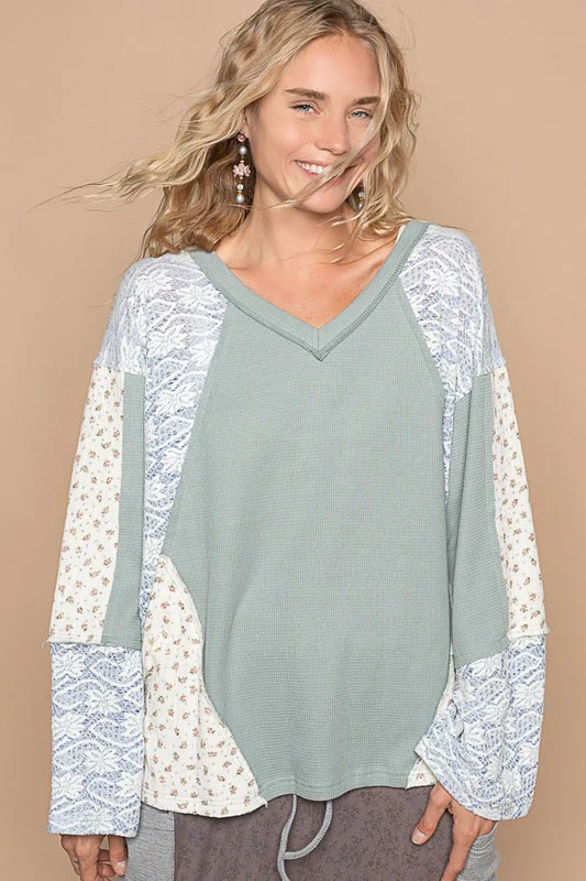 POL Lace Floral Round Neck Knit Top - Image 4