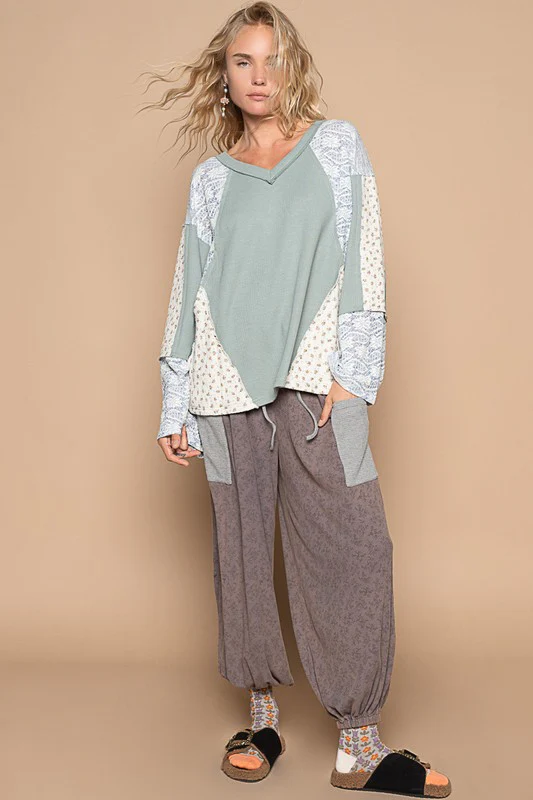 POL Lace Floral Round Neck Knit Top - Image 5