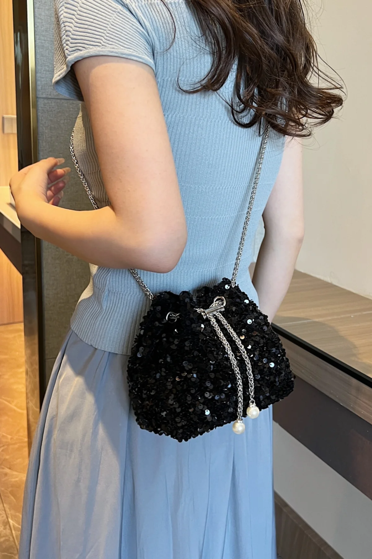 Sequin Chain Drawstring Bucket Bag - Image 7