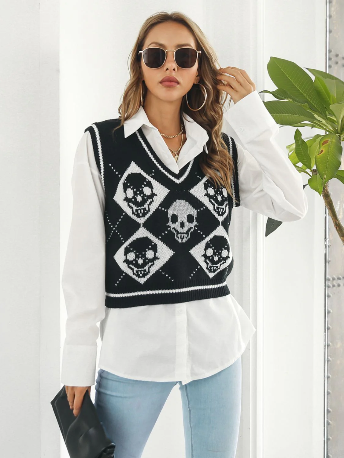 Skull Contrast V-Neck Sweater Vest - Image 3