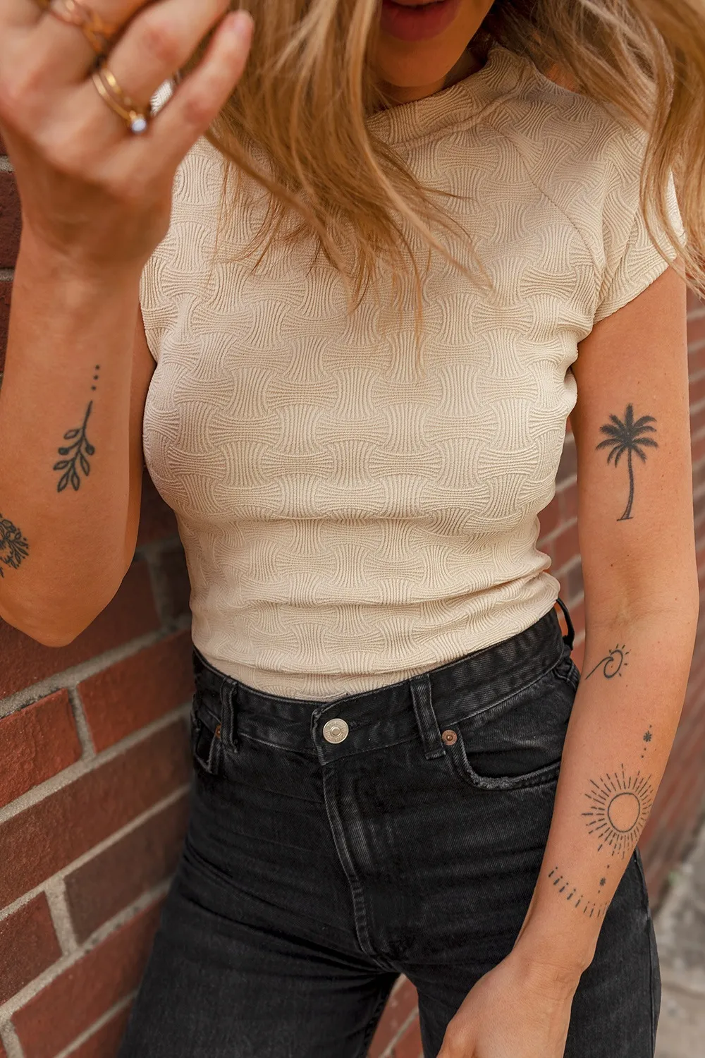 Textured Crew Neck Cap Sleeve Slim T Shirt - Image 6
