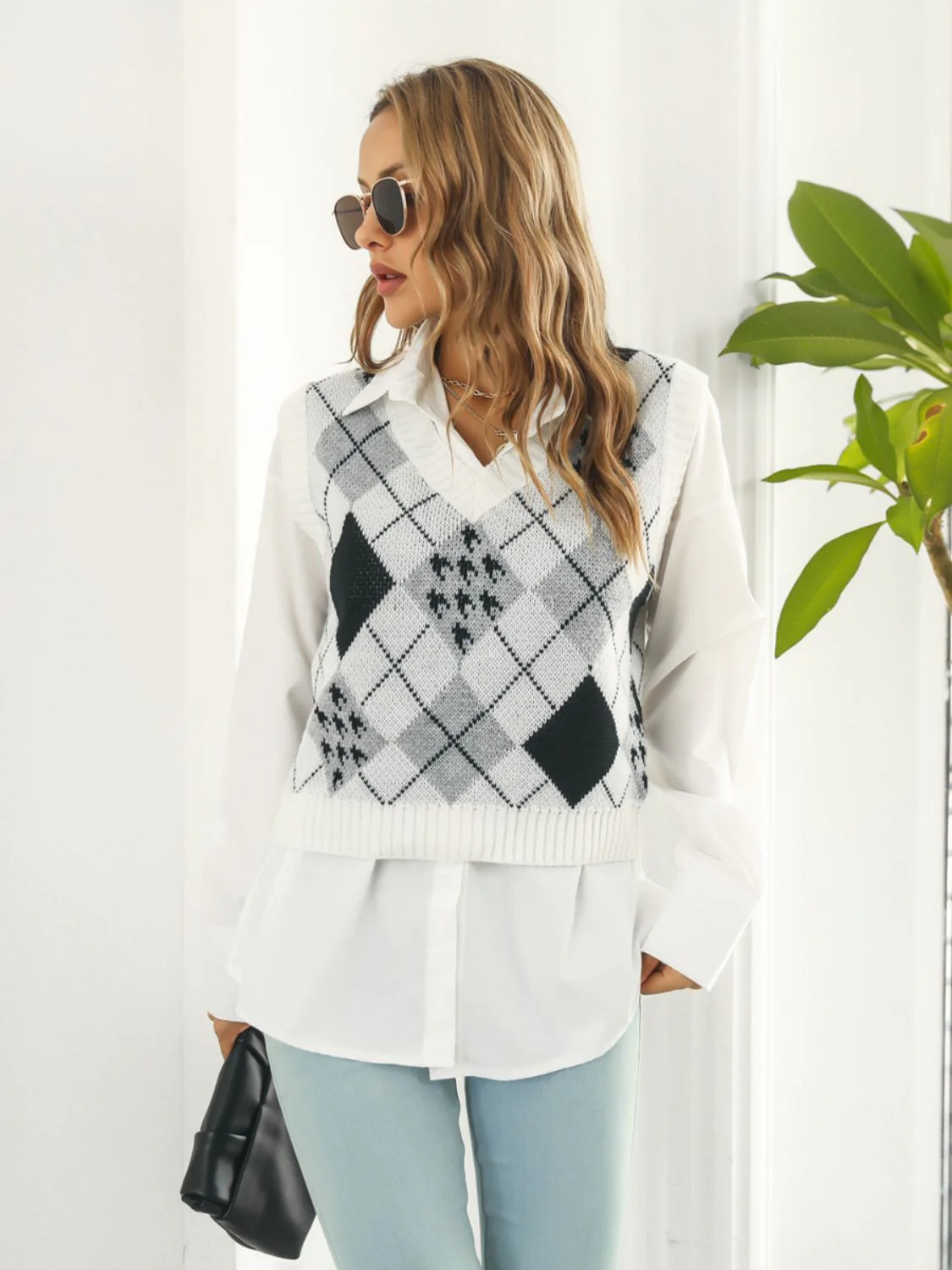 V-Neck Plaid Sweater Vest - Image 4