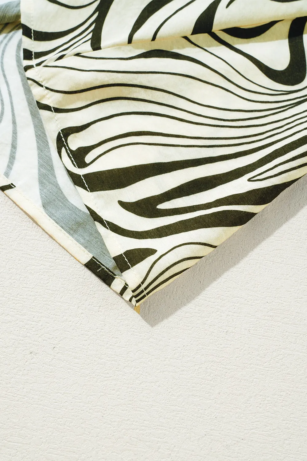 Zebra Stripe Print Contrast V-Neck Ricrac Detail Short Sleeve Blouse Top - Image 9